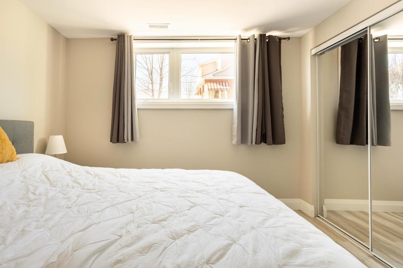 Entire 2 Bedroom Apartment Downtown - U1 키치너 외부 사진